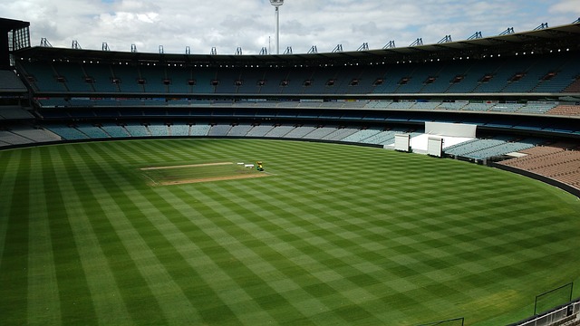 都挺铁！巴恩斯16中5得13分10板8助3断2帽 奎克利16中5得21分7助.