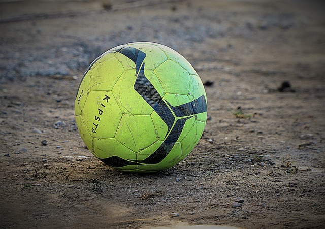 欧冠战报：皇马客场3-2绝杀曼城占先机，尤文2-1埃因霍温.